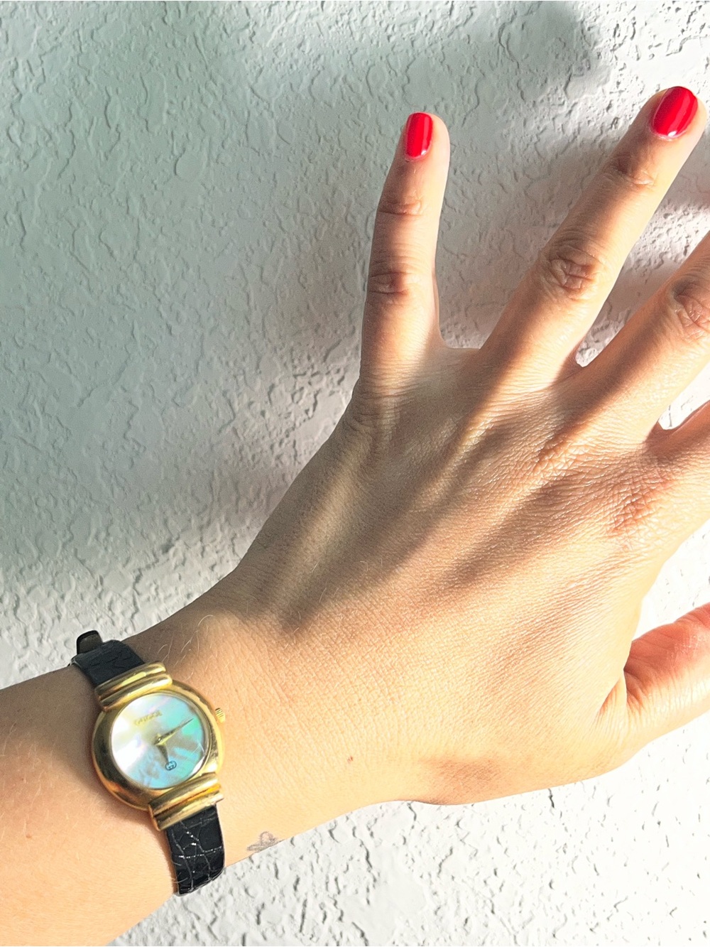 Gucci 5300L gold plated mother of pearl ladies watch - Picture 11 of 15